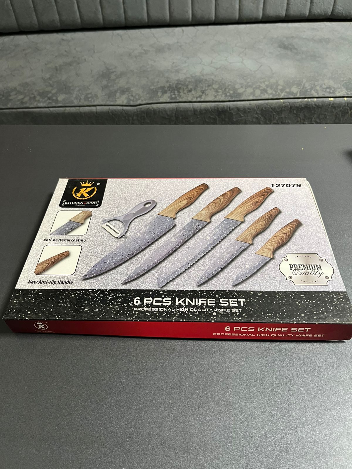 6-piece knife set packaging on a gray surface